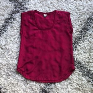 Maroon sleeveless scoop neck top